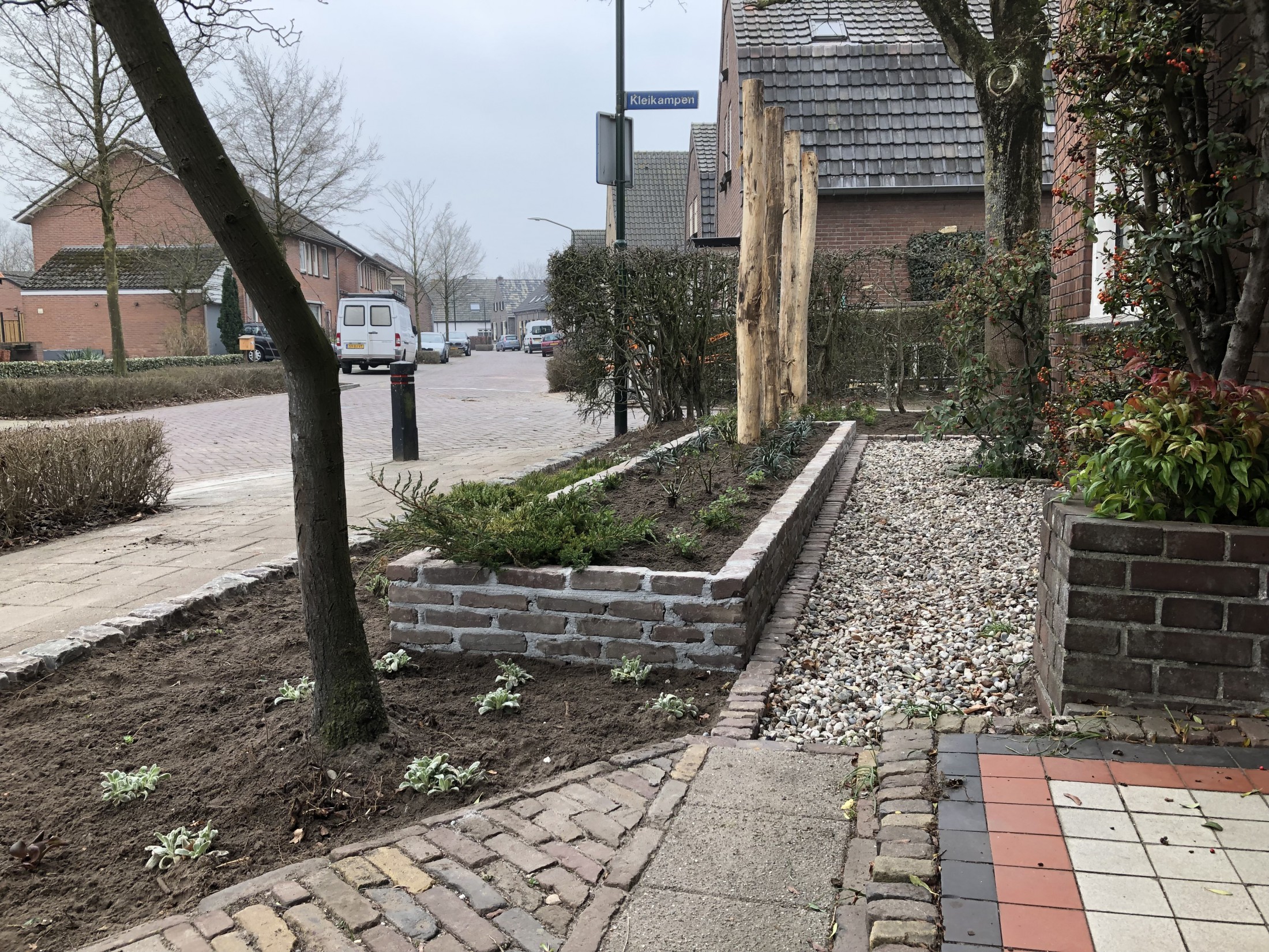 Welp Voortuin renovatie in Gemert - Referentie van Rooijakkers Tuin en Park LV-31